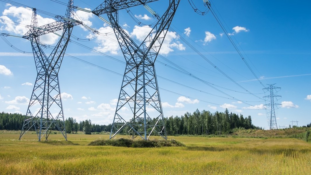 The U.S. Needs 5000 Miles of New High-Voltage Lines Annually. It Only Built 392