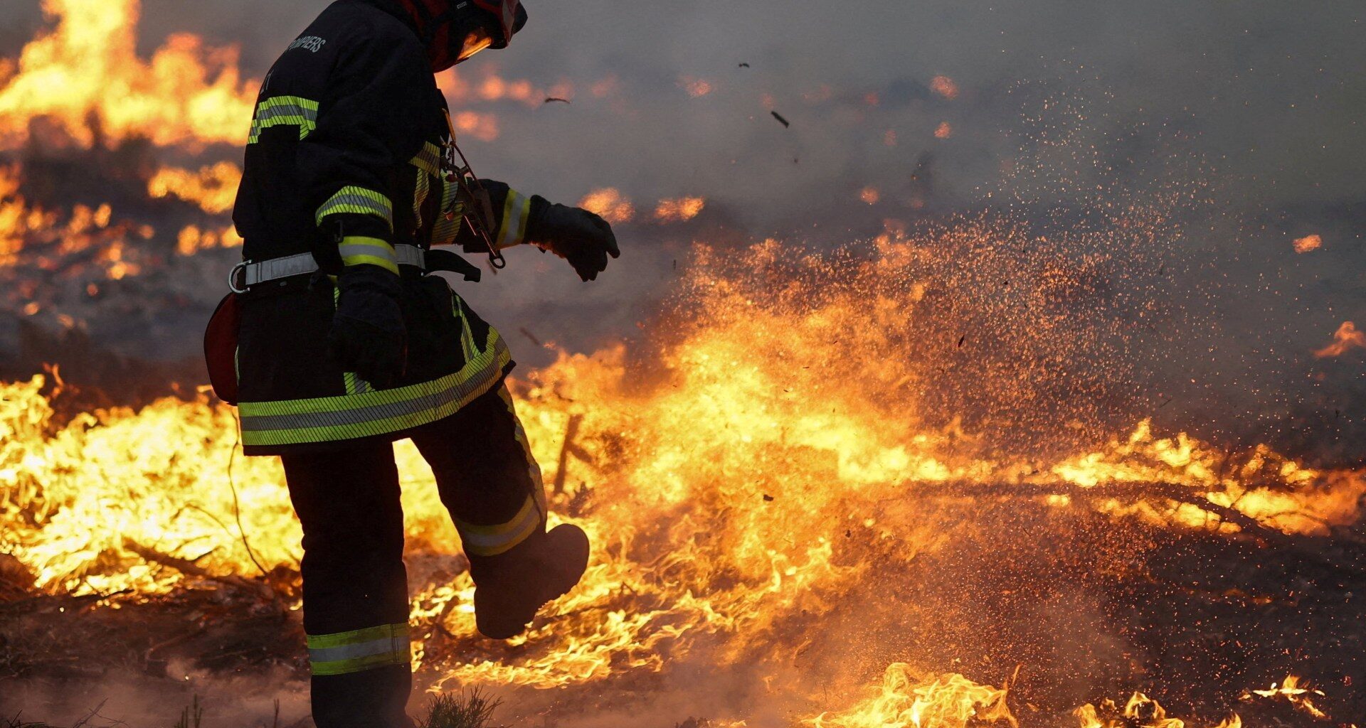 ‘Difficult hours ahead’ as France and Spain continue to battle wildfires | Climate Crisis News