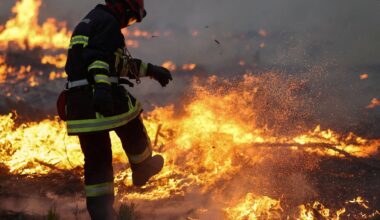 ‘Difficult hours ahead’ as France and Spain continue to battle wildfires | Climate Crisis News