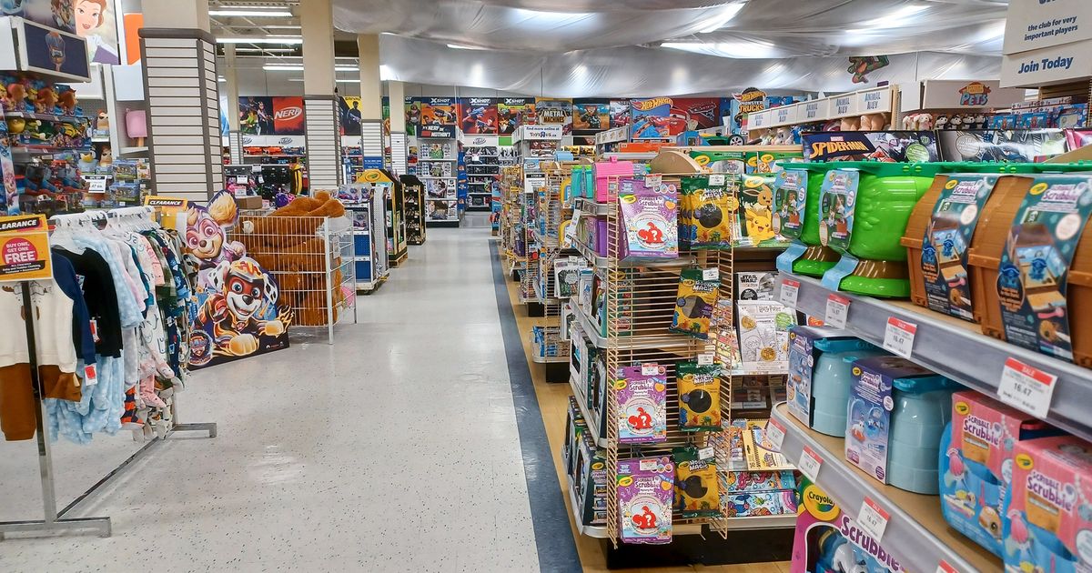 Canada's first-ever Toys 'R' Us is officially shutting down