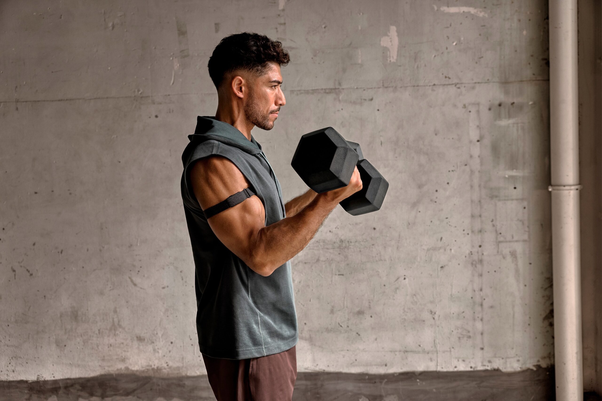 a man working out with the CIRQA smart band using the arm band accessory