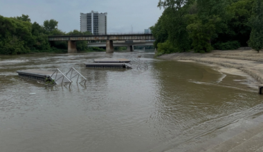 Winnipeg police urge caution as Assiniboine River remains fast-moving