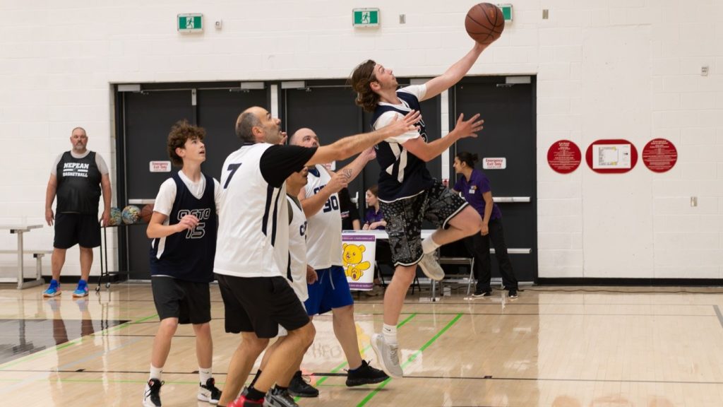 Osgoode Properties (blue) and Claridge Homes (white) bring their competitive spirit to the court during 3-on-3 action at the inaugural Ottawa Summer Tip-Off.