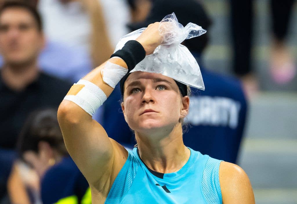 Karolina Muchova holding an ice bag to her forehead