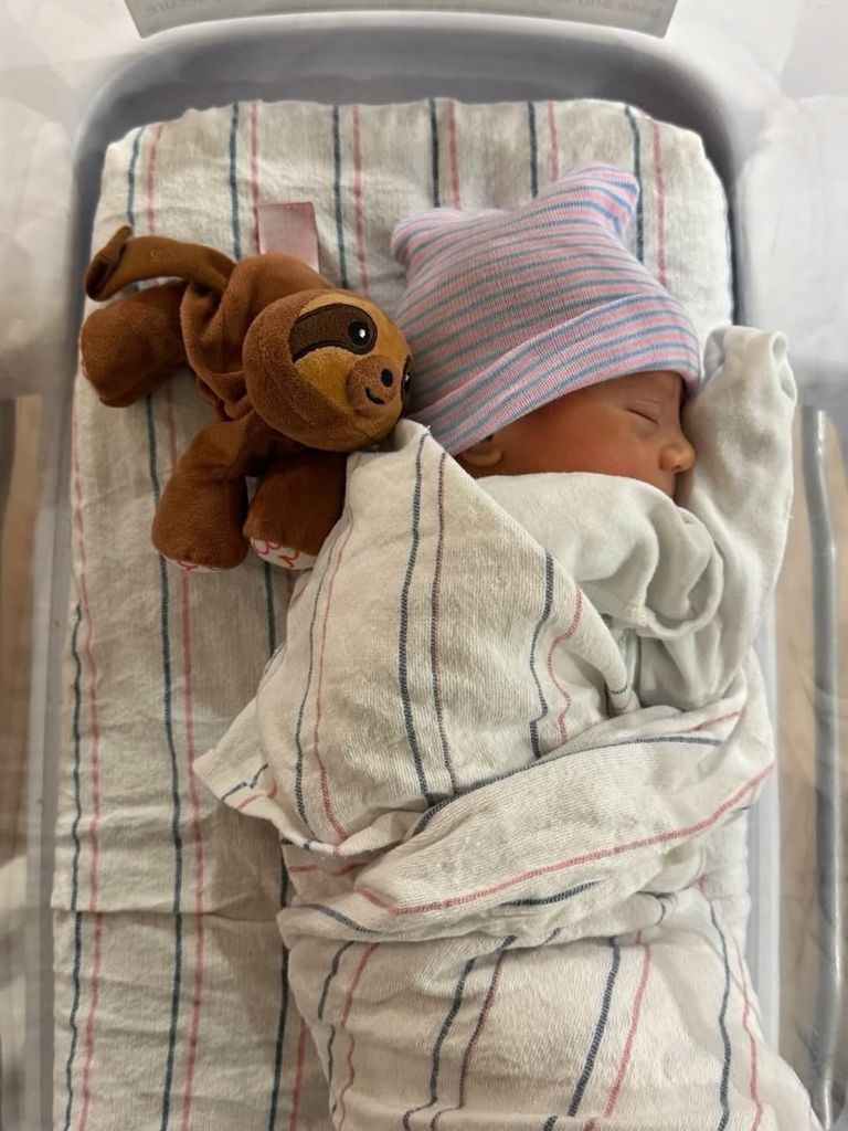 Enrique Iglesias and Anna Kournikova reveal the birth of their fourth child.