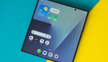Samsung can’t afford to play it safe with Apple’s first foldable looming