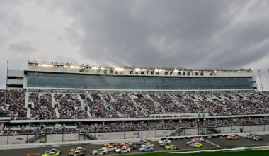 Credit: #67: Corey Heim, 23XI Racing, Robinhood Toyota Camry leads