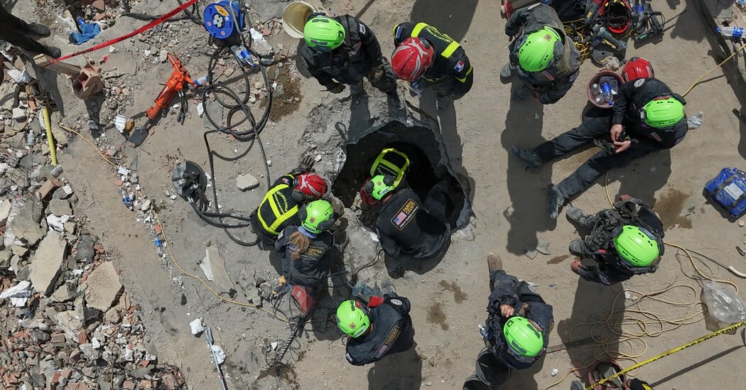 After a Tap Heard in Rubble, U.S. Rescue Teams Begin a Grueling Marathon