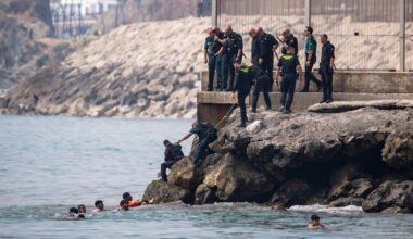 Thousands break through border between Morocco and Spanish territory - CTV News