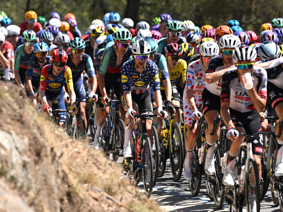 10 Tour de France Habits Amateur Cyclists Shouldn't Copy