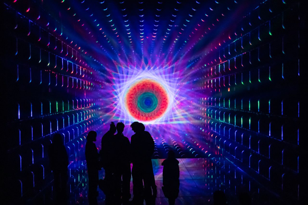 “Light Sculpture—Flow,” featuring ever‑shifting beams of light that create dynamic sculptural forms. (© Nippon.com)