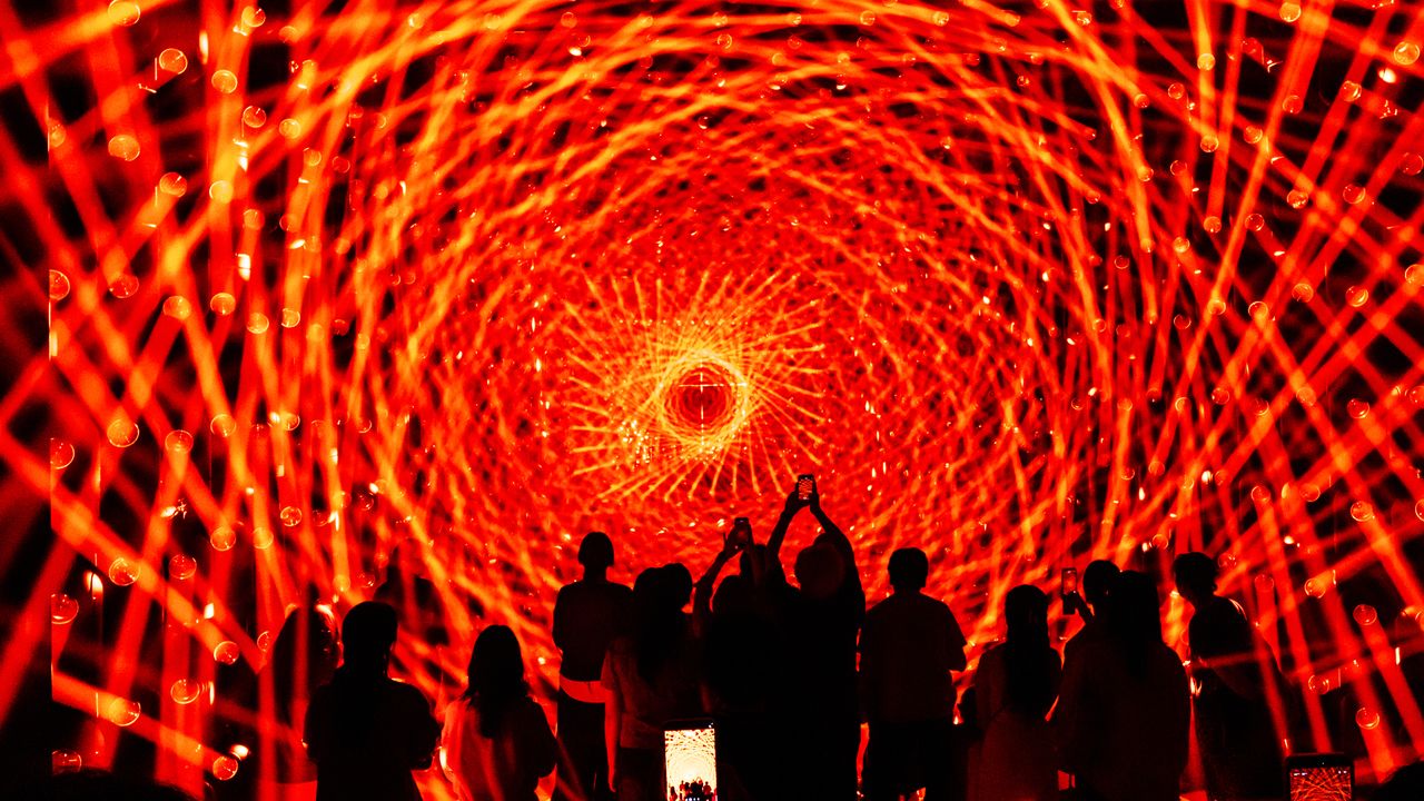 Tokyo’s Immersive Art Landmark: TeamLab Borderless Reopens Its “Light Sculpture”
