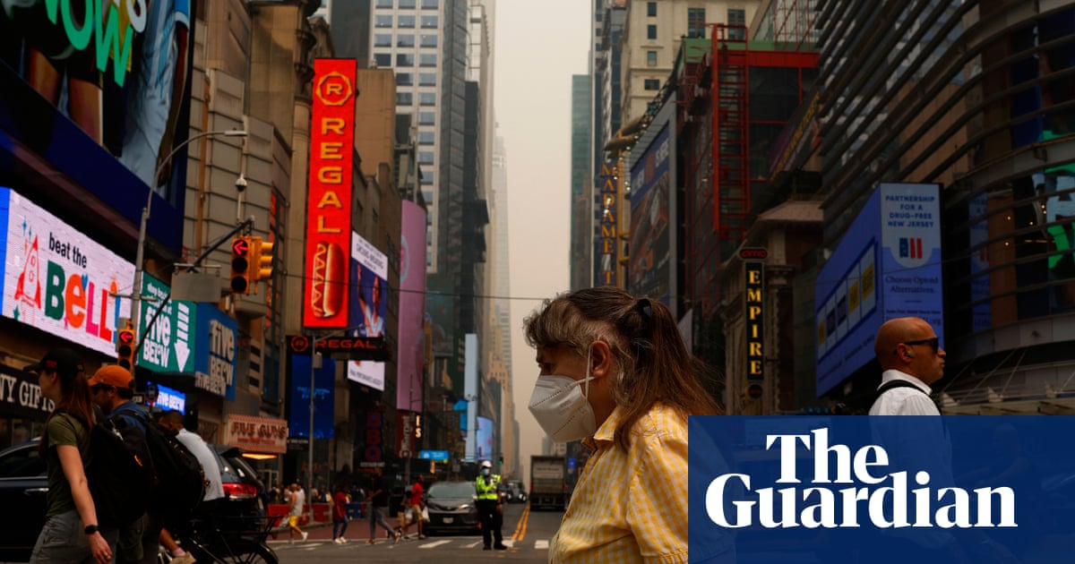 ‘My eyes were stinging’: New Yorkers navigate smoky air and soaring temperatures | New York