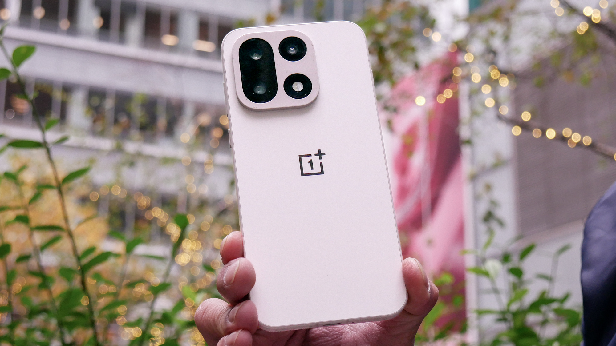 OnePlus 15 review.