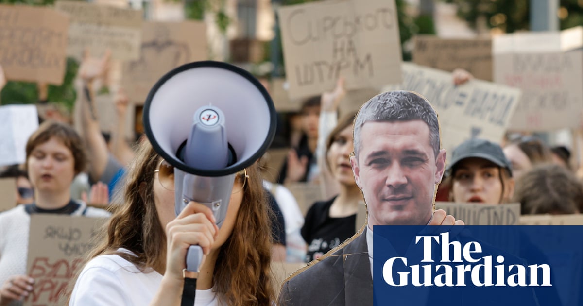 Zelenskyy under growing pressure to reinstate sacked defence minister | Ukraine