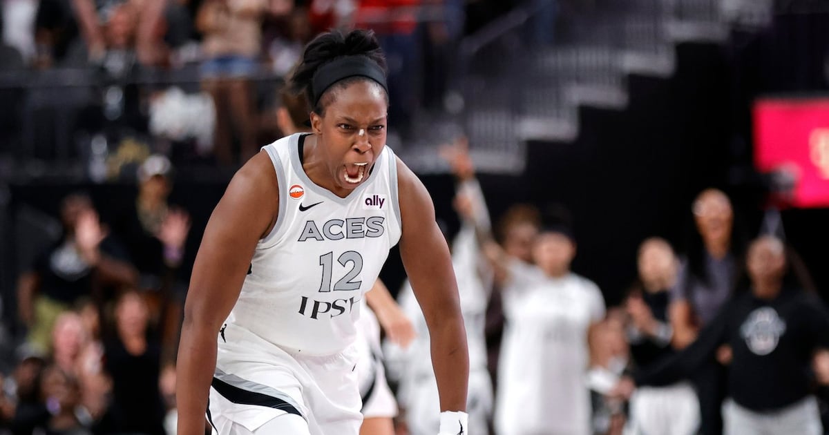 Nalyssa Smith scores 29 to help Las Vegas Aces beat Chicago Sky
