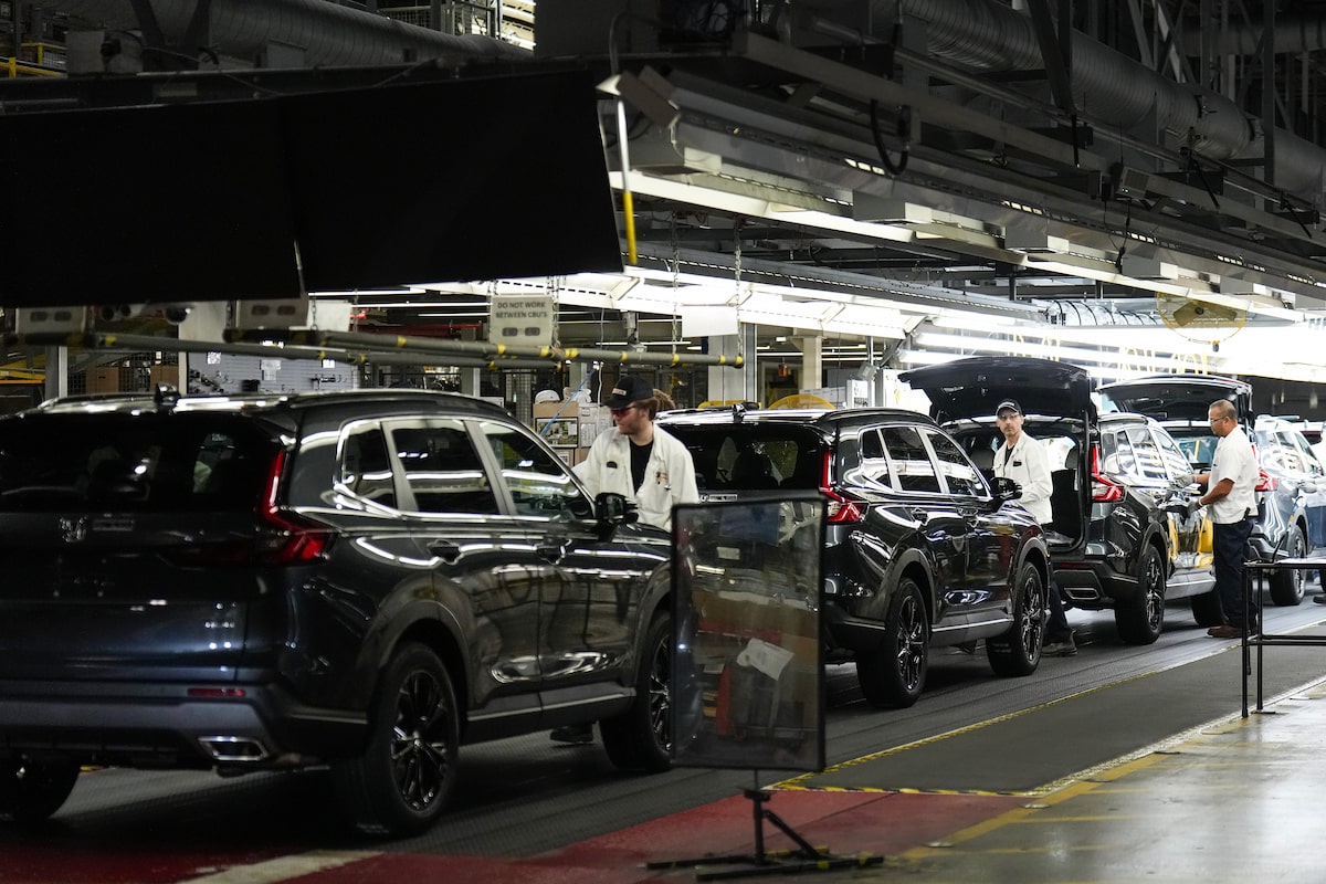 With both growth engines down, Canada’s economy is adrift