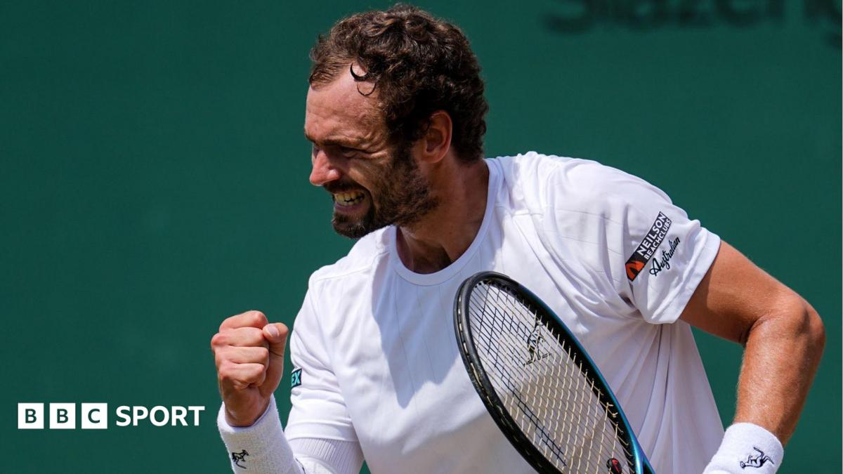 Roman Safiullin celebrates after defeating Joao Fonseca