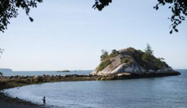 Man in his 60s dead in scuba diving incident off West Vancouver, B.C.: police