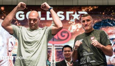 Tyson Fury and Mariusz Wach pose at Wednesday's news conference in Thailand