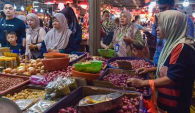 Economists hold this year’s inflation forecasts at 1.8% to 2%