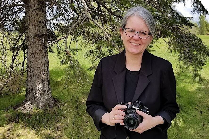 Photographer Kim Mortimer started her business The Snaphappy Photographer in July 2021. (Photo by Susan Zielinski/Advocate staff)