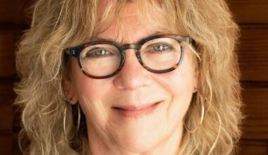 Singer, author and actor Jane Mortifee will appear in concert for Peninsula Productions studio theatre at Centennial Park for two shows on July 12.