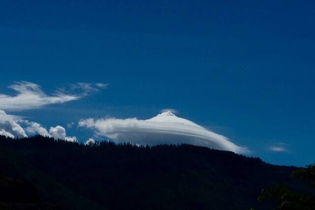 An unusual lenticular cloud drifts above the mountains near Montrose, creating a smooth, layered formation often compared to a flying saucer. (Photos/Cathy Aitken)