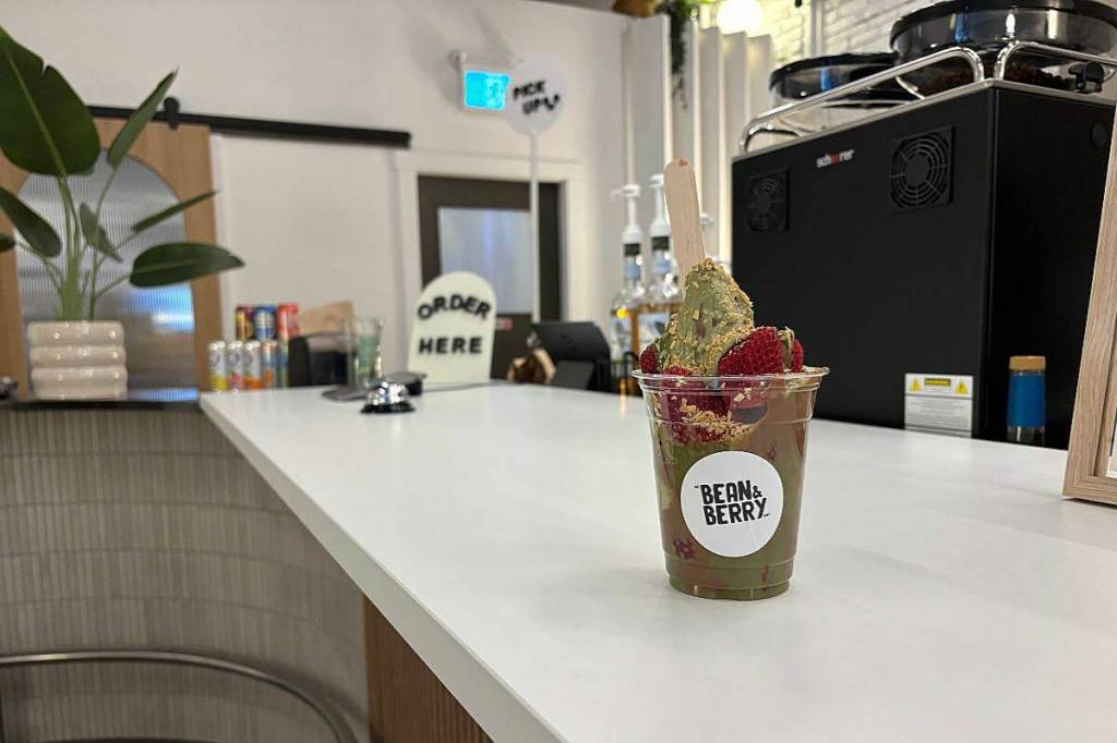 Bean and Berry in White Rock (Grace McLeod/Peace Arch News)