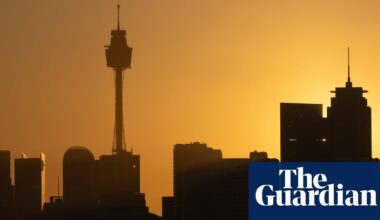 Extreme high temperatures double young people’s risk of mental health admissions, Australian research shows | Health