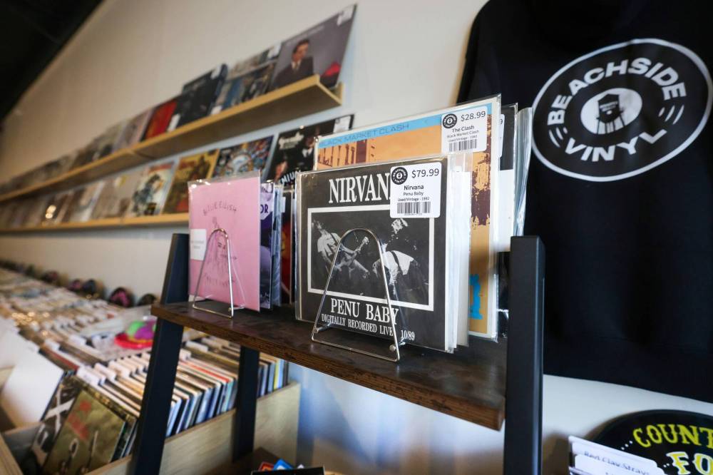 Beachside Vinyl at Winnipeg Beach (Ruth Bonneville / Free Press)