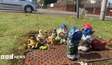 Broken garden ornaments in the middle of a roundabout