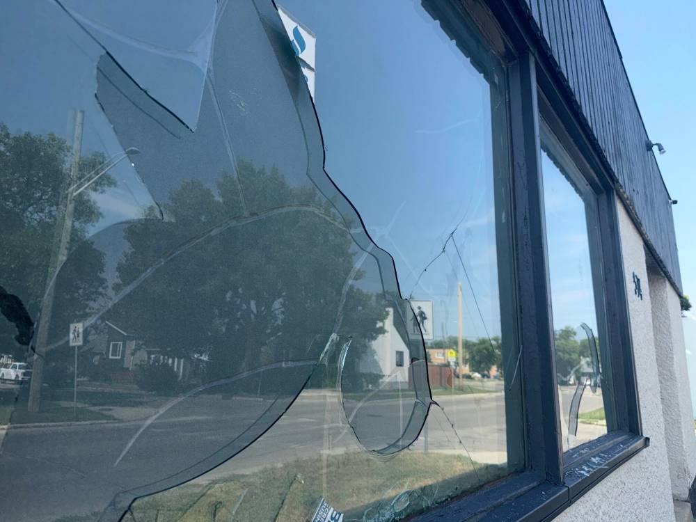 MORGAN MODJESKI / FREE PRESS
A bullet hole in a window at the Rahma Islamic Centre where it has been an estimated over $3,000 worth of property damage occurred on Wednesday.