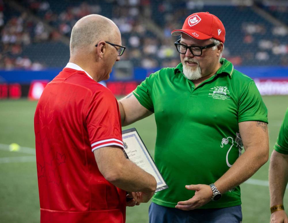 BROOK JONES / FREE PRESS
Winnipeg Wanderers president Brad Hirst said the Winnipeg Blue Bombers allowed Wanderers green on the field when the club was honoured during the July 10 home game. Hirst was presented the City of Winnipeg Community Service Award by Mayor Scott Gillingham (left) during the Rugby Canada celebration of the club on July 18.