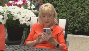 Vancouver woman fights Rogers and FedEx over missing phone