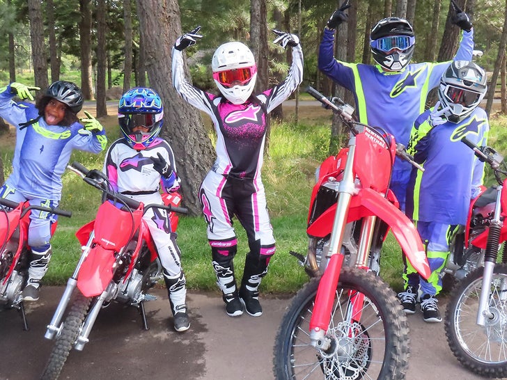0713-Kim-Kardashian-Lewis-Hamilton-Kids-At-Lake-Sub2