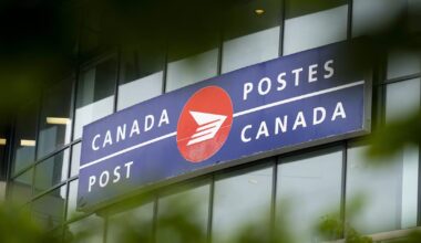 Canada Post management given $30.8 million in performance pay despite record losses - CTV News