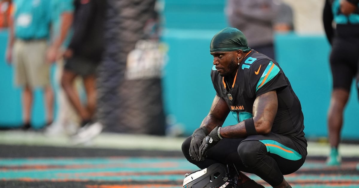 Tyreek Hill posts workout video, says still 'no power' in leg