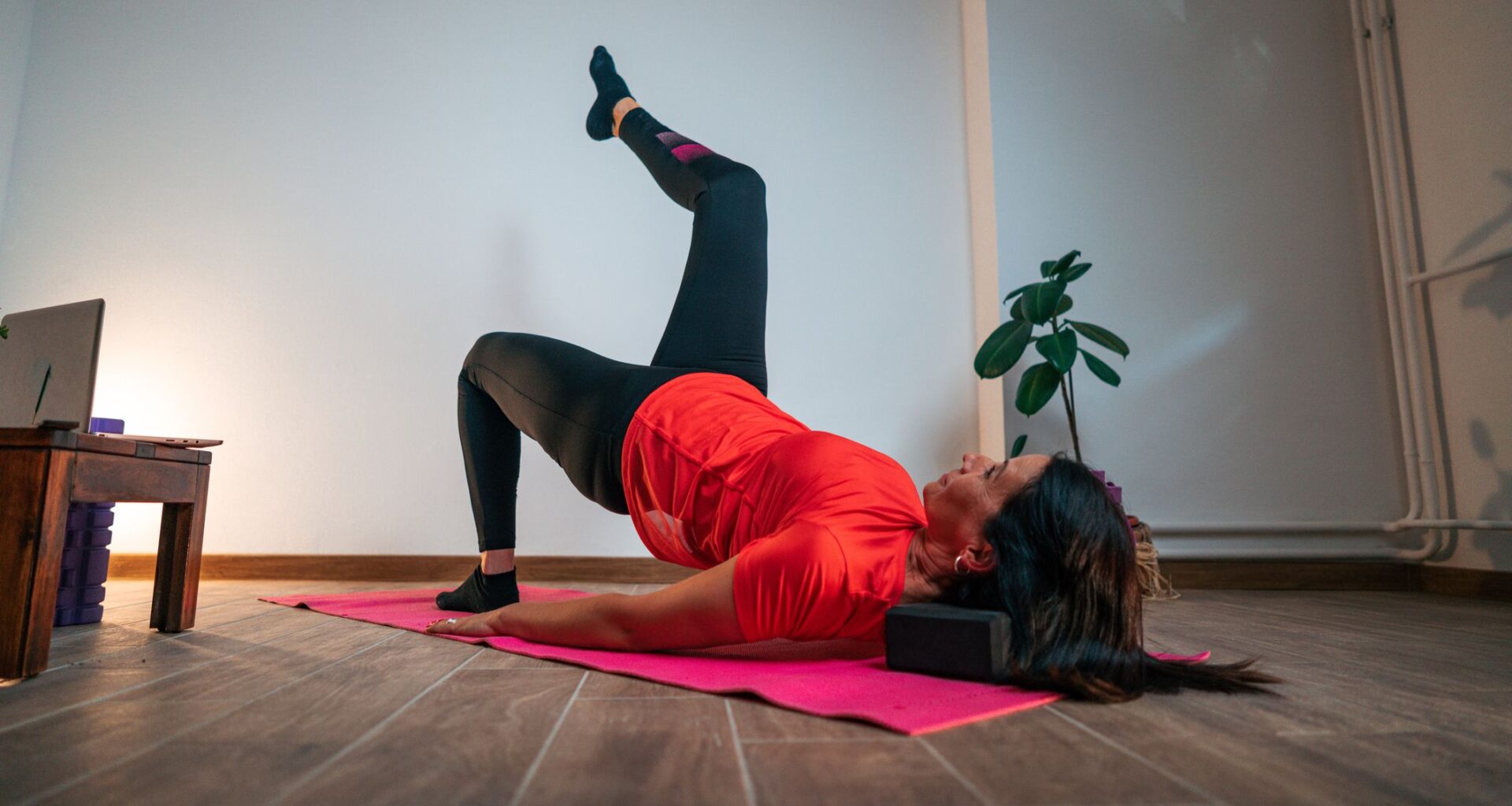 I tried glute bridge marches every day for two weeks and my knee pain has practically disappeared