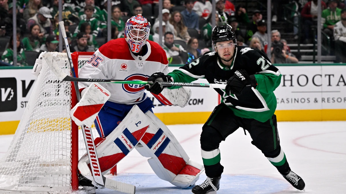 Montreal Canadiens goaltender Sam Montembeault (35) and Dallas Stars center Mavrik Bourque (22) look for the puck during the game between the Stars and the Canadiens at the American Airlines Center.