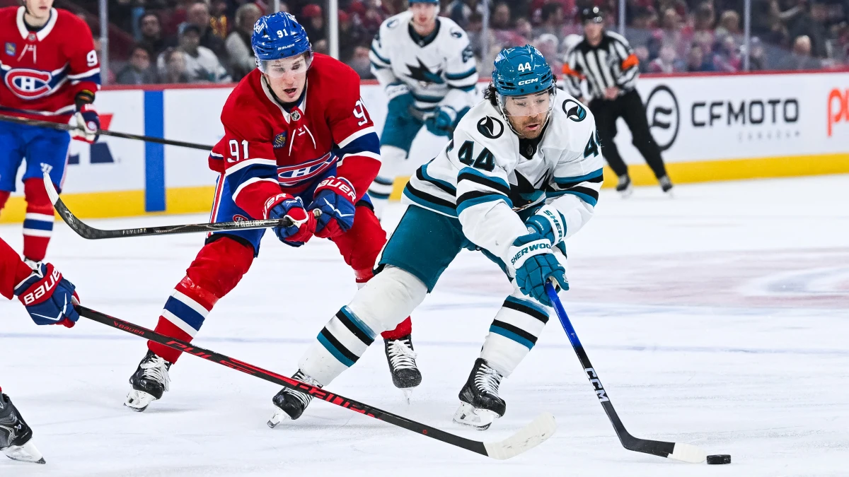 San Jose Sharks left wing Kiefer Sherwood (44) plays the puck against Montreal Canadiens center Oliver Kapanen (91) during the first period at Bell Centre.