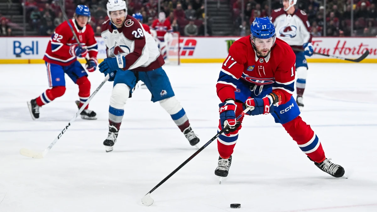 Montreal Canadiens right wing Josh Anderson (17) plays the puck against the Colorado Avalanche in the first period at Bell Centre.