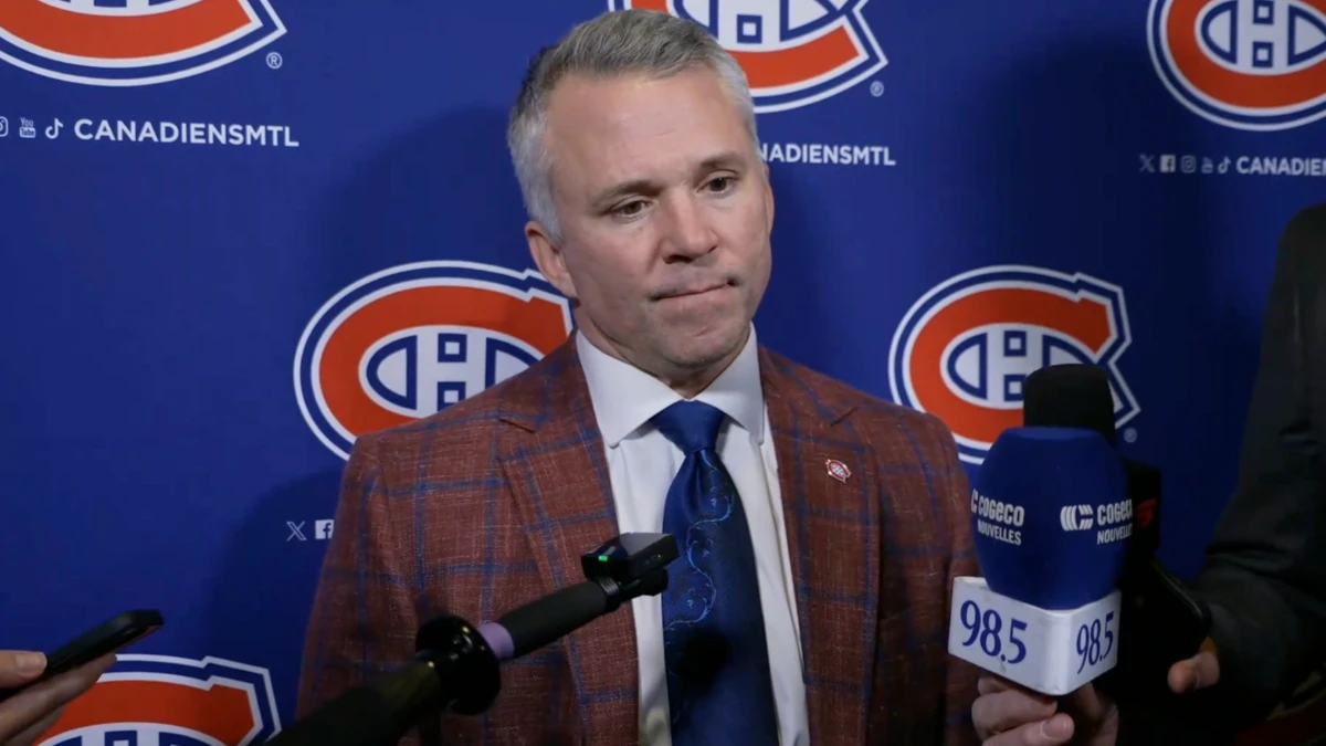 Photo of Montreal Canadiens head coach Martin St-Louis during media interview.