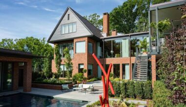 In a Neighborhood of Colonials, a Charlotte Home Takes Inspiration From Frank Lloyd Wright and the Menil House