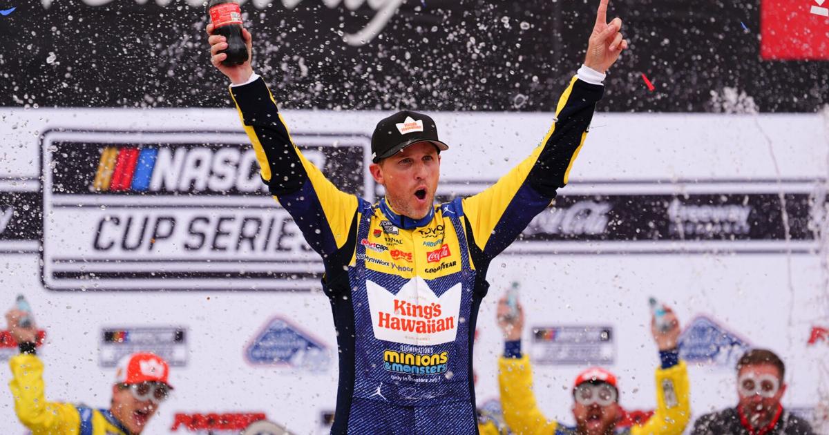Denny Hamlin wins pole position for NASCAR's return to Chicagoland Speedway | National Sports
