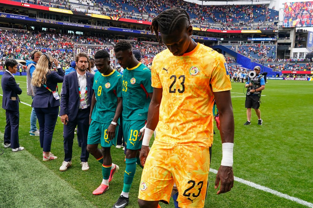 Senegal goalkeeper Mory Diaw (23) hangs his head while leaving the pitch after a loss during the World Cup round of 32 soccer match between Belgium and Senegal in Seattle, Wednesday, July 1, 2026. (AP Photo/Ted S. Warren)