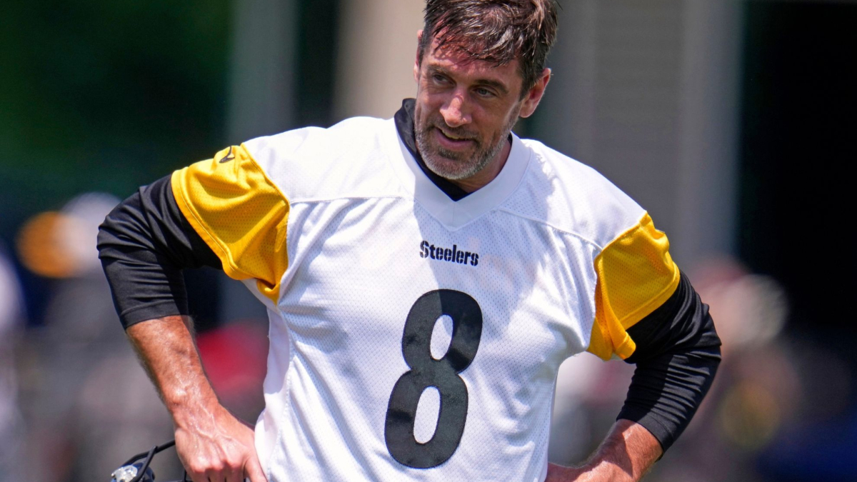 Aaron Rodgers could face nightmare in final season with Steelers, as teammate looks on in delight