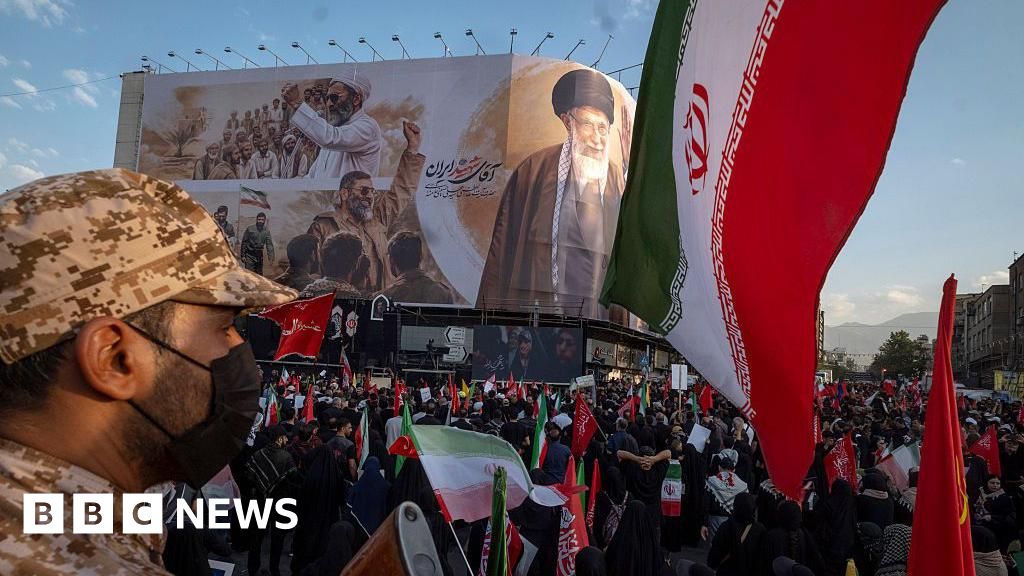 Iran threatens to block more trade routes as US launches fresh strikes - BBC