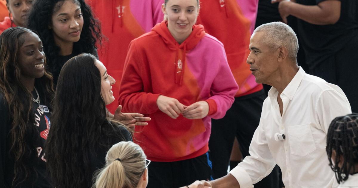 Obama greets WNBA All-Stars on Home Court | Evening Digest