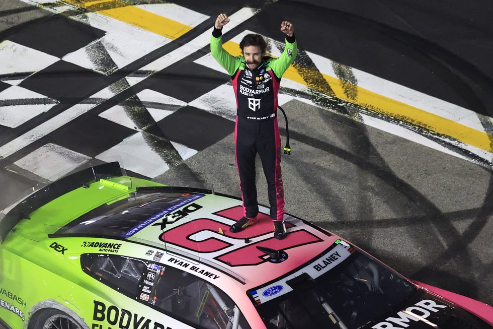 AUTO: JUL 12 NASCAR Cup Series Quaker State 400 AUTO: JUL 12 NASCAR Cup Series Quaker State 400